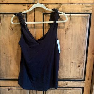 Amour Vert Elegant Black Women's Top